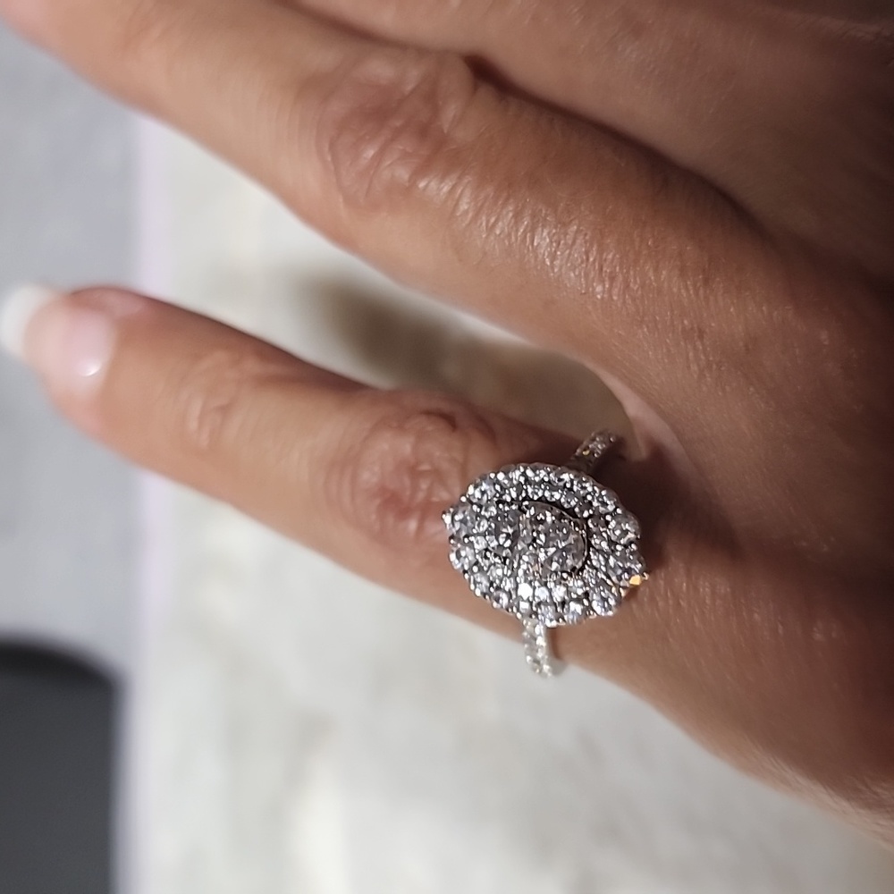 Diamond engagement/ cocktail ring - Picture 10 of 13